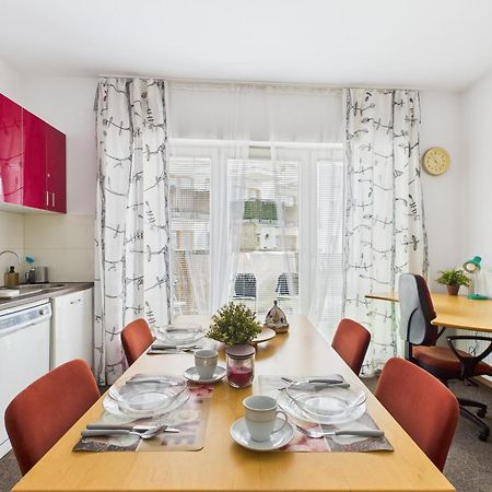 Apartamento Superapart Banderii 4 Varsovia Exterior foto